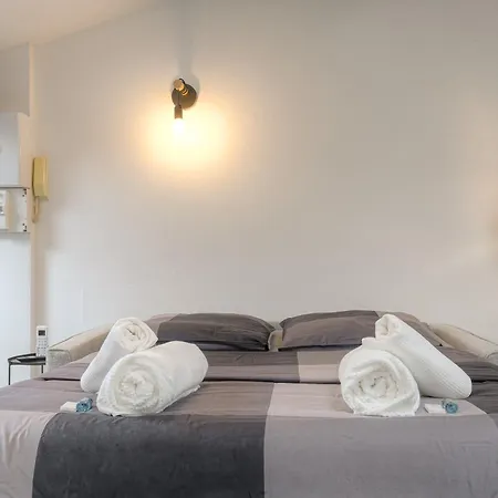 Le Cleret, Douillet Sous Les Toits Apartmán *