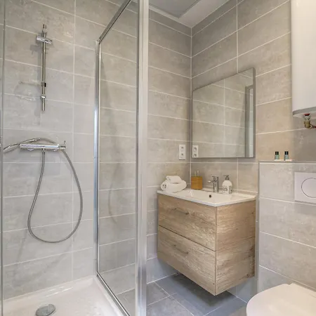 Le Cleret, Douillet Sous Les Toits Apartmán *
