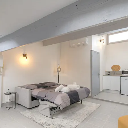 Le Cleret, Douillet Sous Les Toits